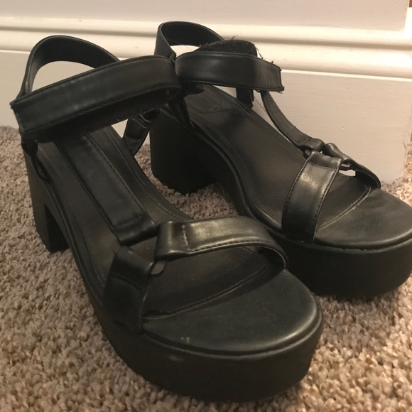 black platform sandals forever 21